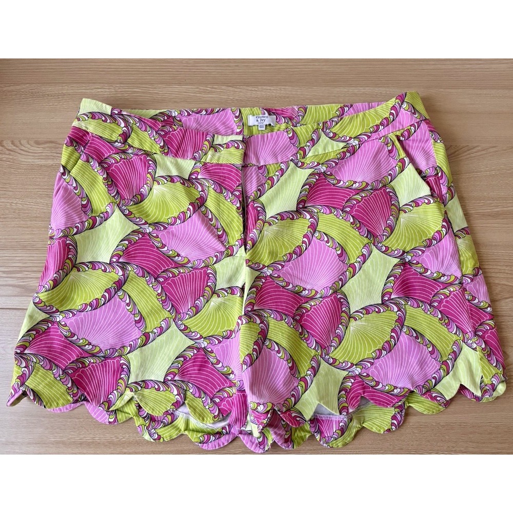 Crown & Ivy Curvy 18W Pink Lime Geometric Scallop Hem Shorts Preppy
